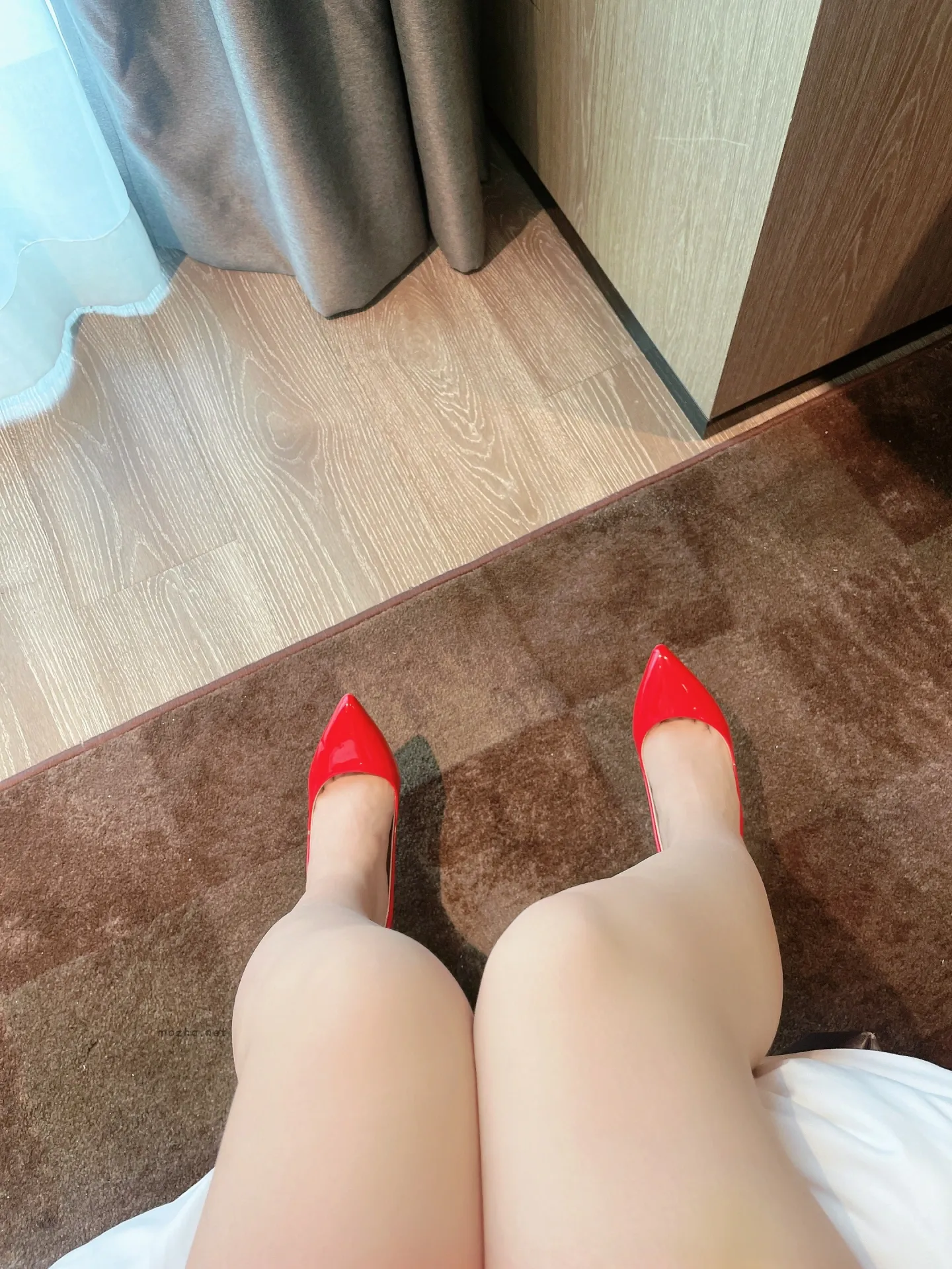 奶宝妹纸 – 开档黑丝【31P】